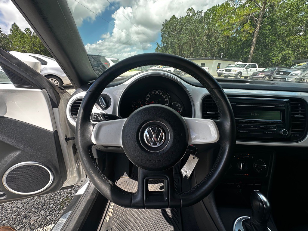 2012 Volkswagen Beetle Image 20