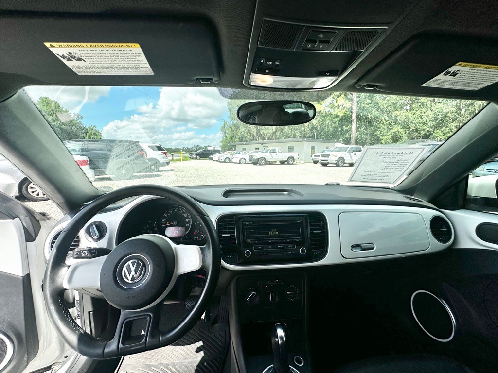 2012 Volkswagen Beetle Image 22