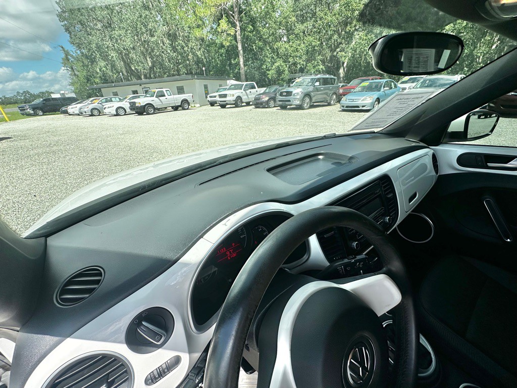 2012 Volkswagen Beetle Image 27