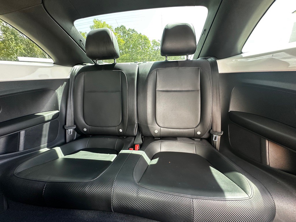2012 Volkswagen Beetle Image 31