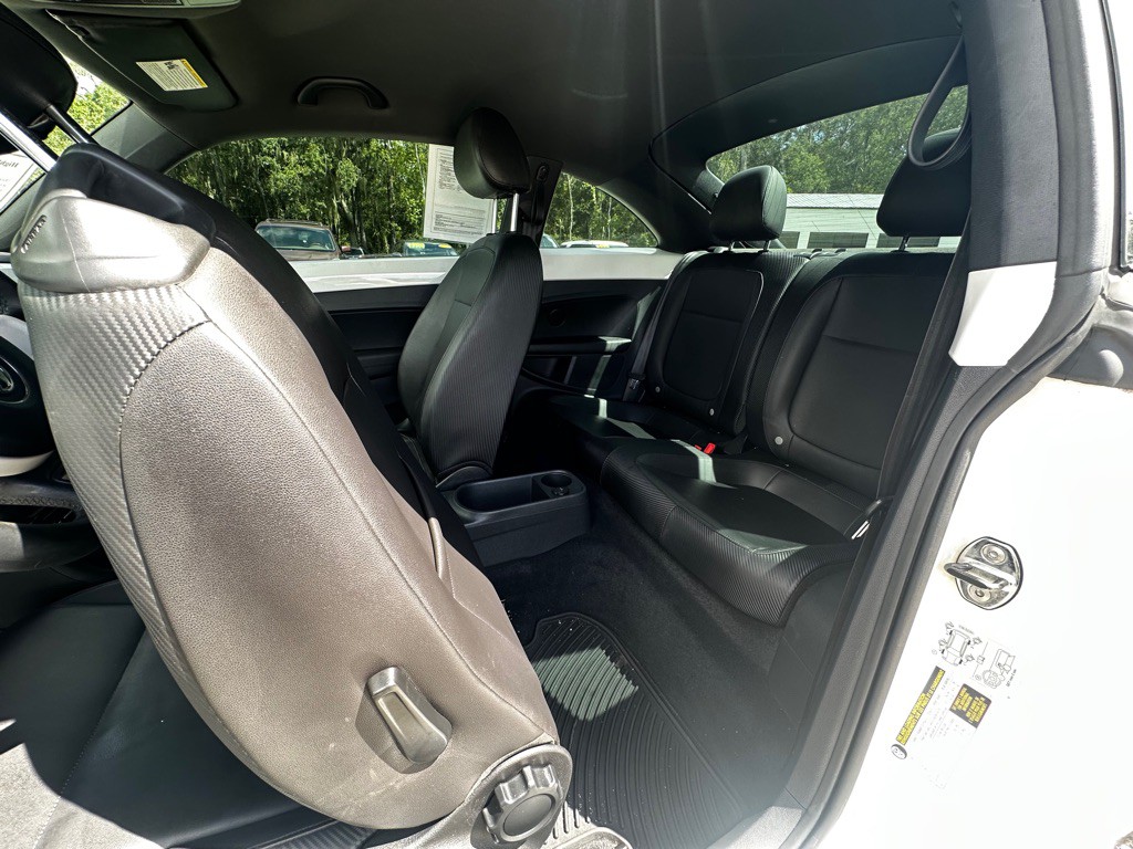 2012 Volkswagen Beetle Image 32