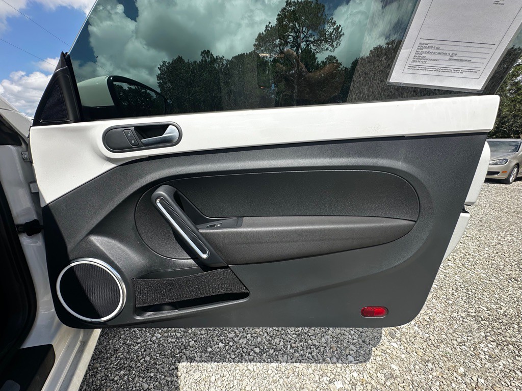 2012 Volkswagen Beetle Image 37