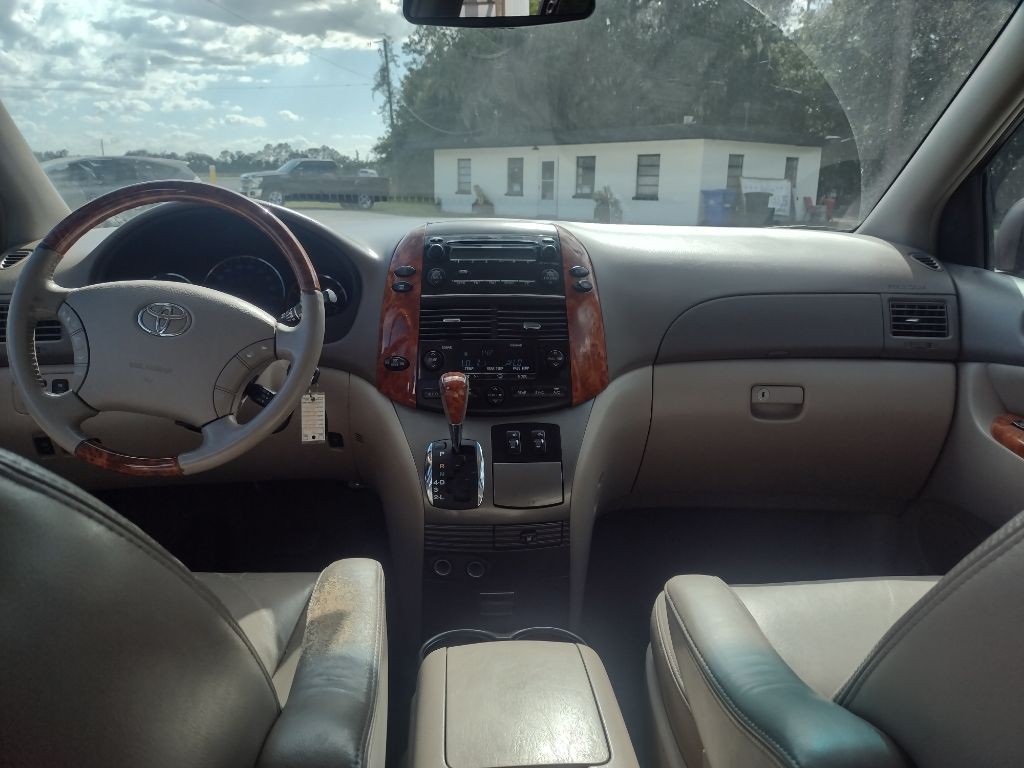 2008 Toyota Sienna Image 9