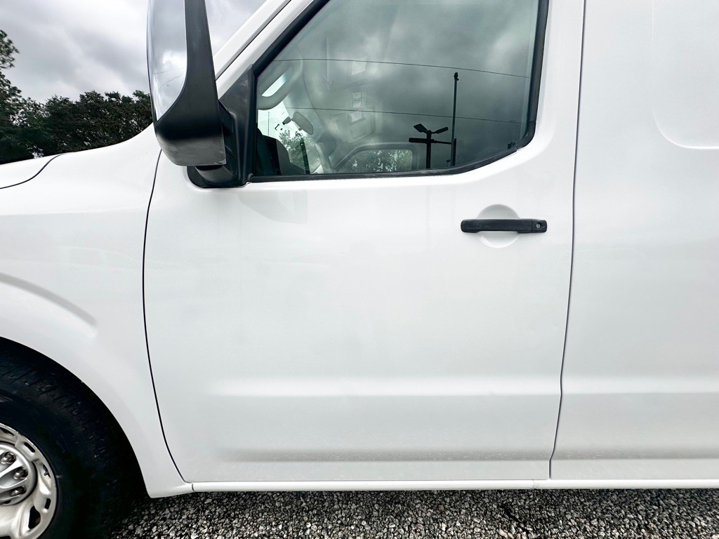 2013 Nissan NV Image 9