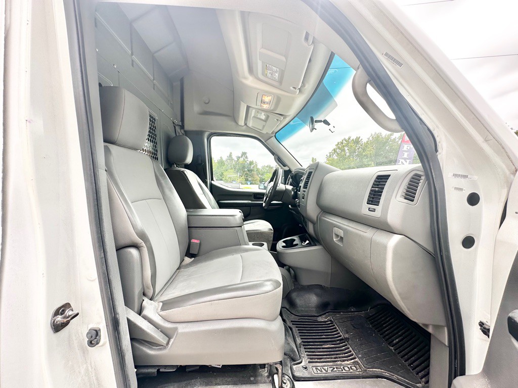 2013 Nissan NV Image 28