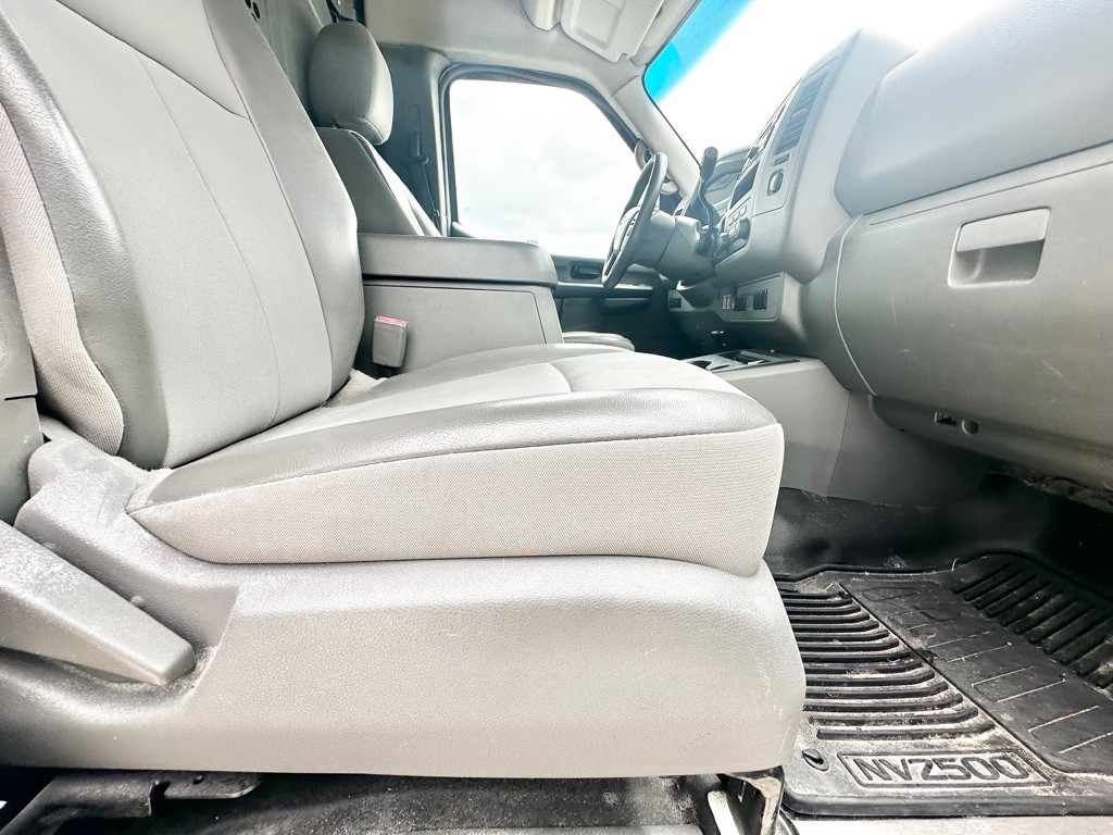 2013 Nissan NV Image 29