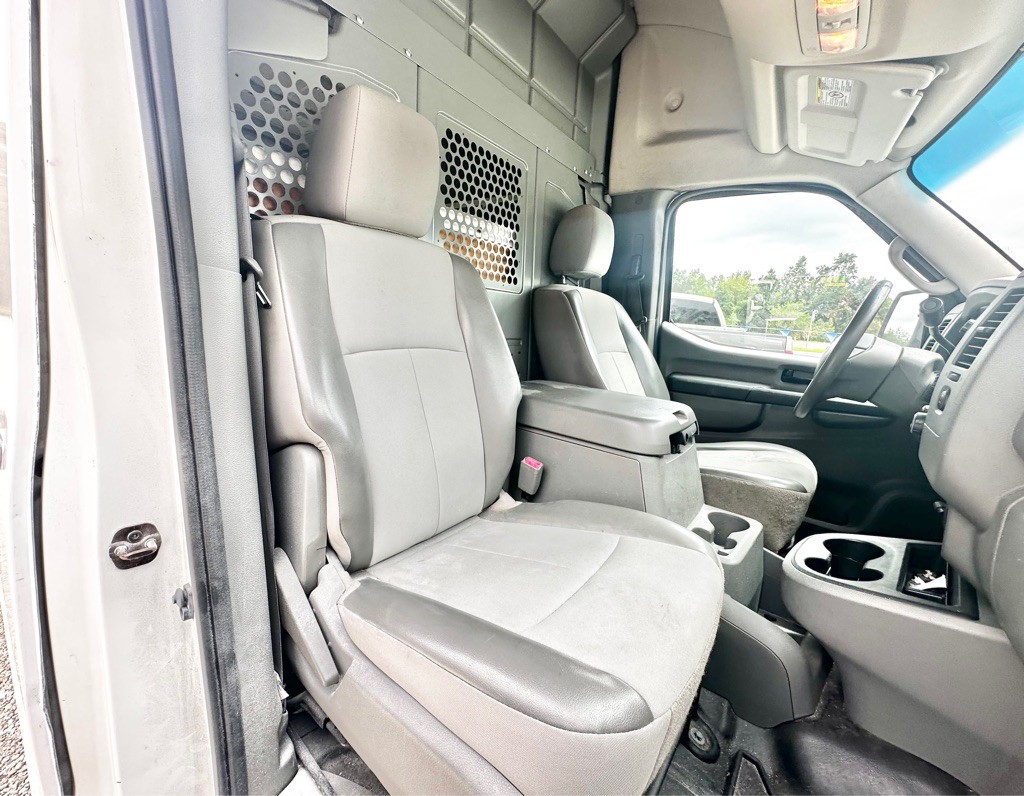 2013 Nissan NV Image 30