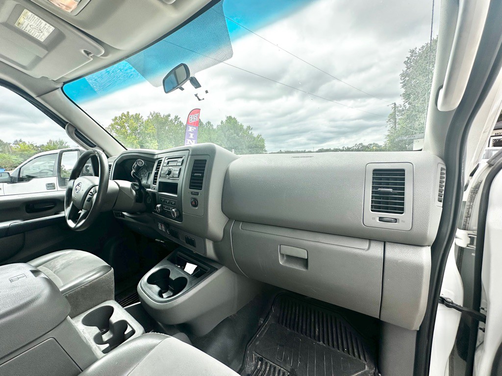 2013 Nissan NV Image 31