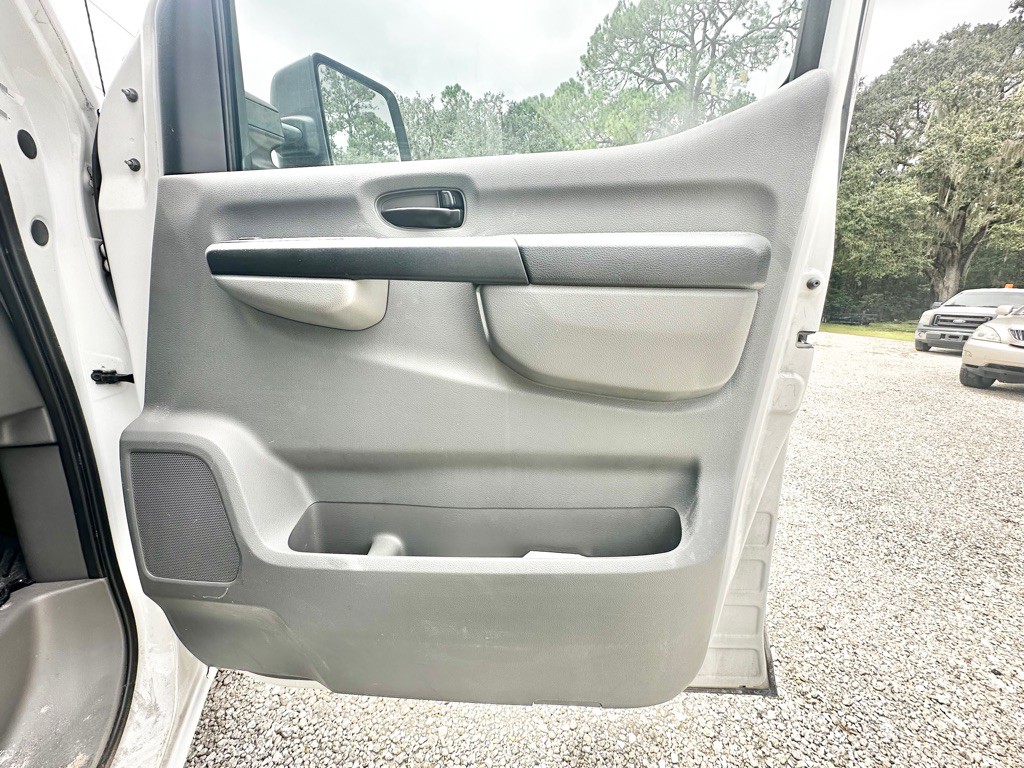 2013 Nissan NV Image 33