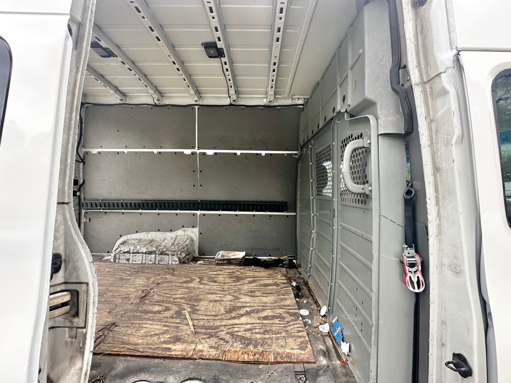 2013 Nissan NV Image 34