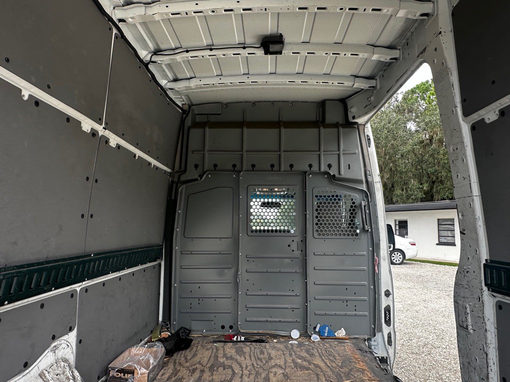2013 Nissan NV Image 40