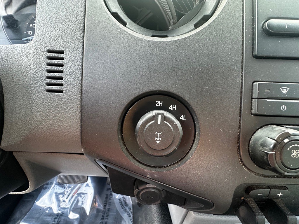 2015 Ford F-250 Image 28