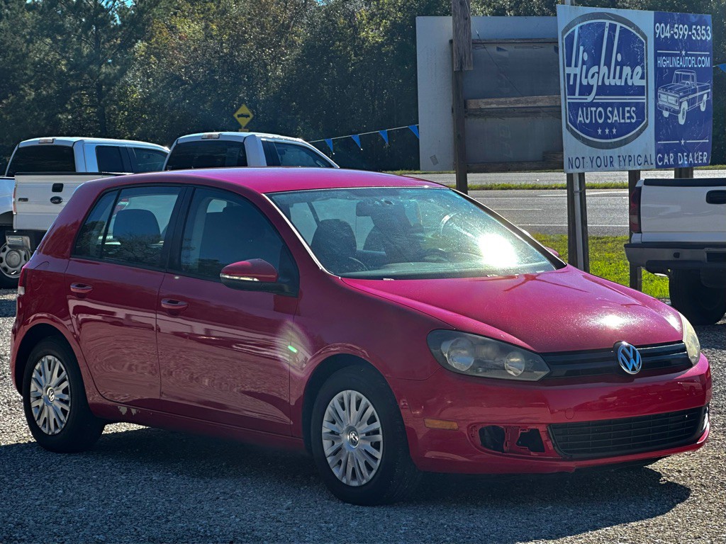 2013 Volkswagen Golf Image 1