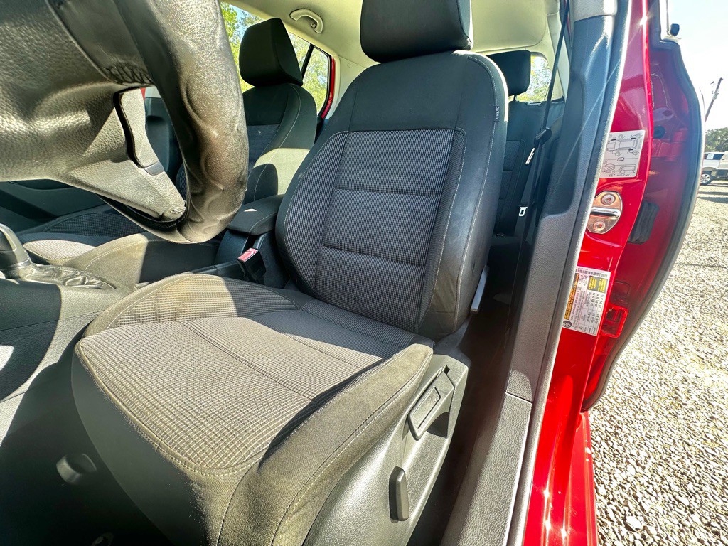 2013 Volkswagen Golf Image 16