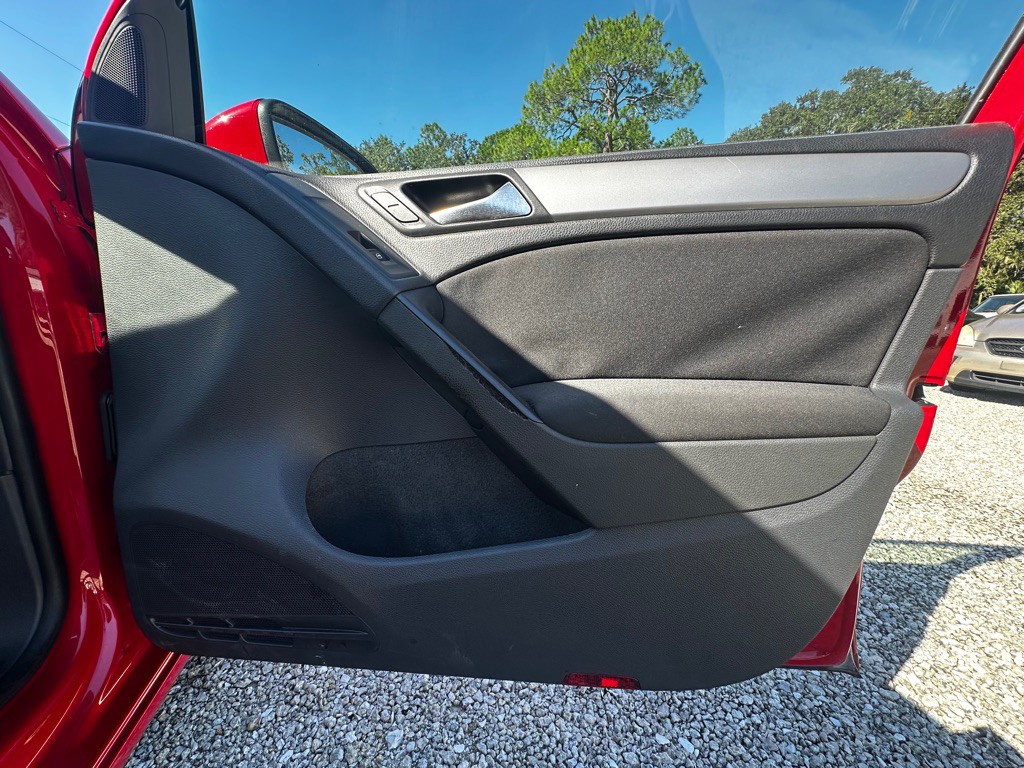 2013 Volkswagen Golf Image 28