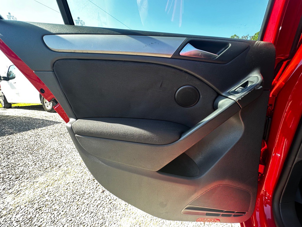 2013 Volkswagen Golf Image 31
