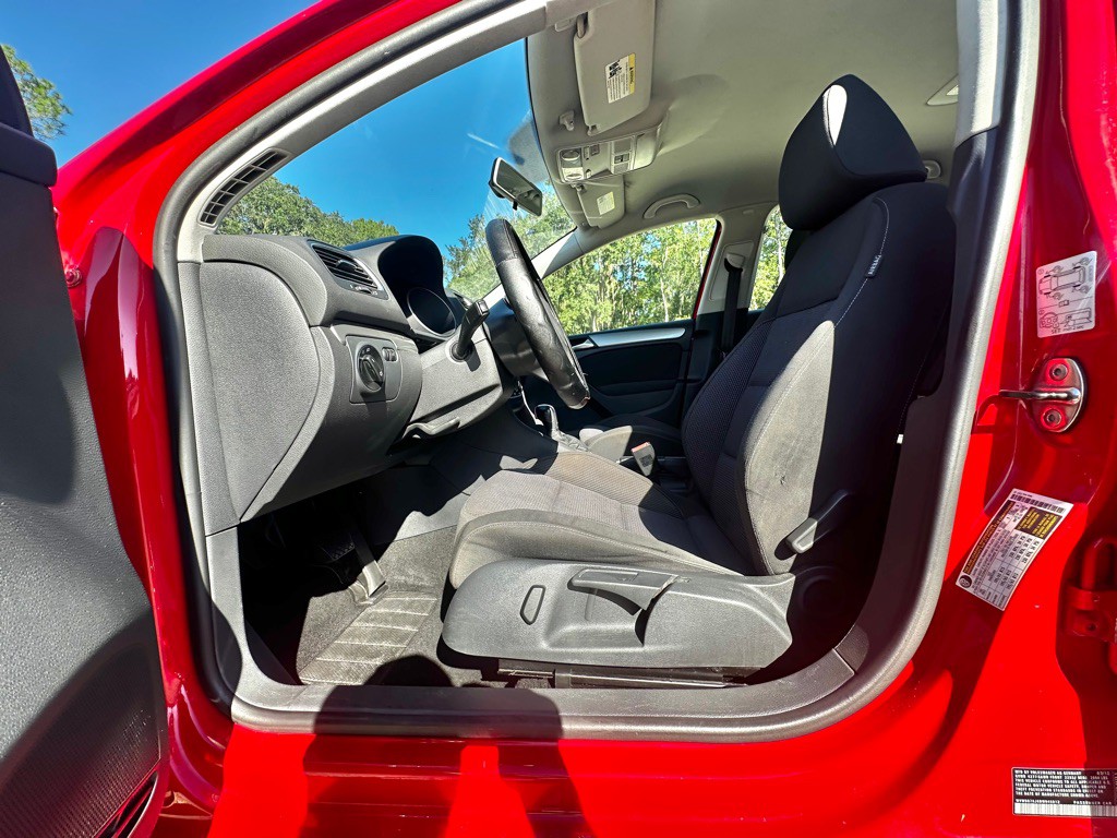 2013 Volkswagen Golf Image 11