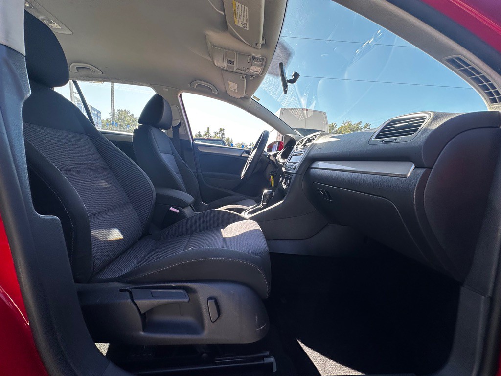 2013 Volkswagen Golf Image 24