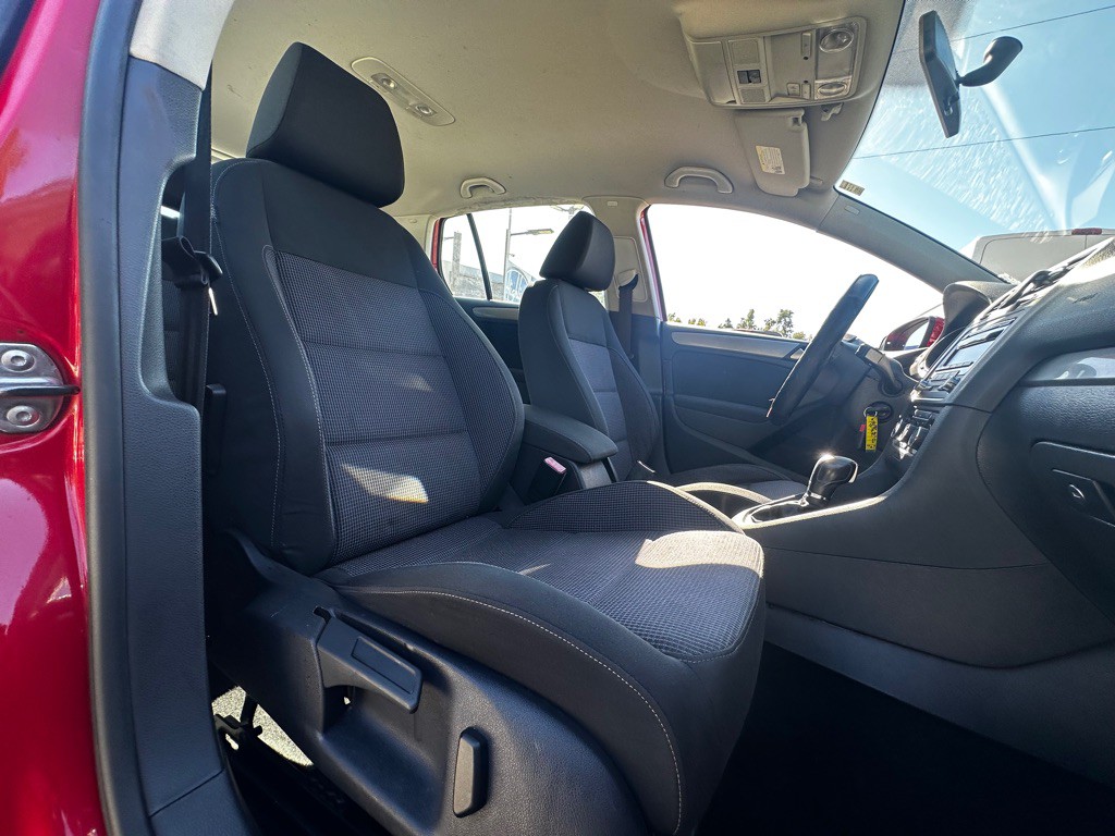 2013 Volkswagen Golf Image 25