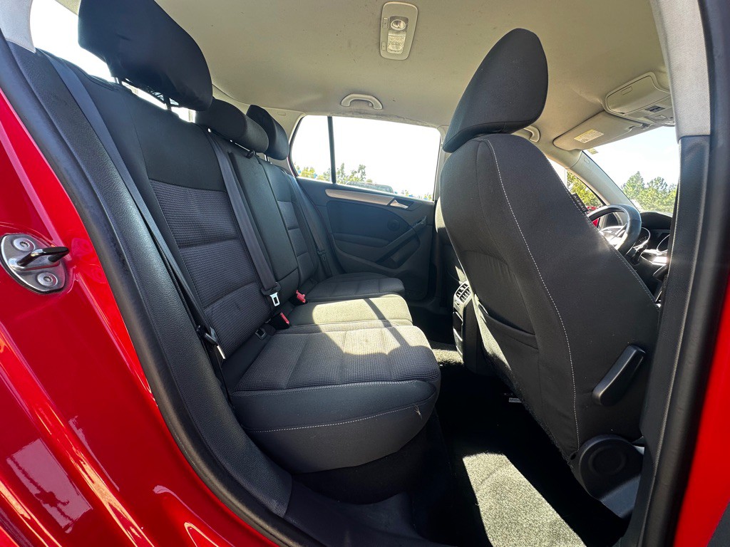 2013 Volkswagen Golf Image 27