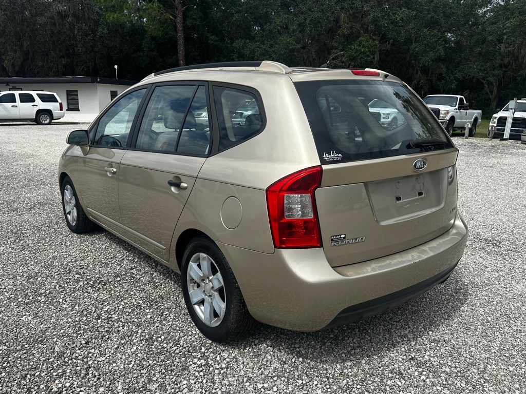 2007 Kia Rondo Image 5