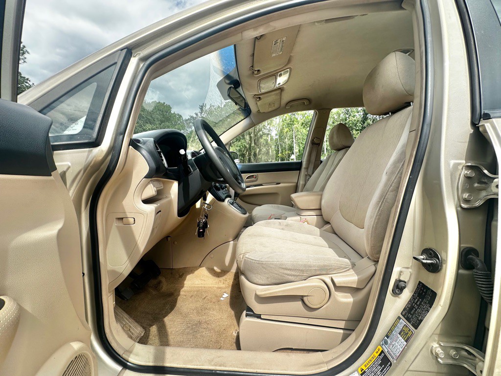 2007 Kia Rondo Image 9