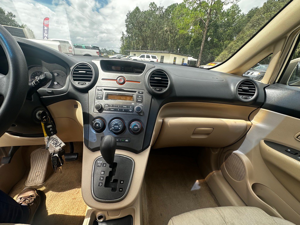 2007 Kia Rondo Image 13