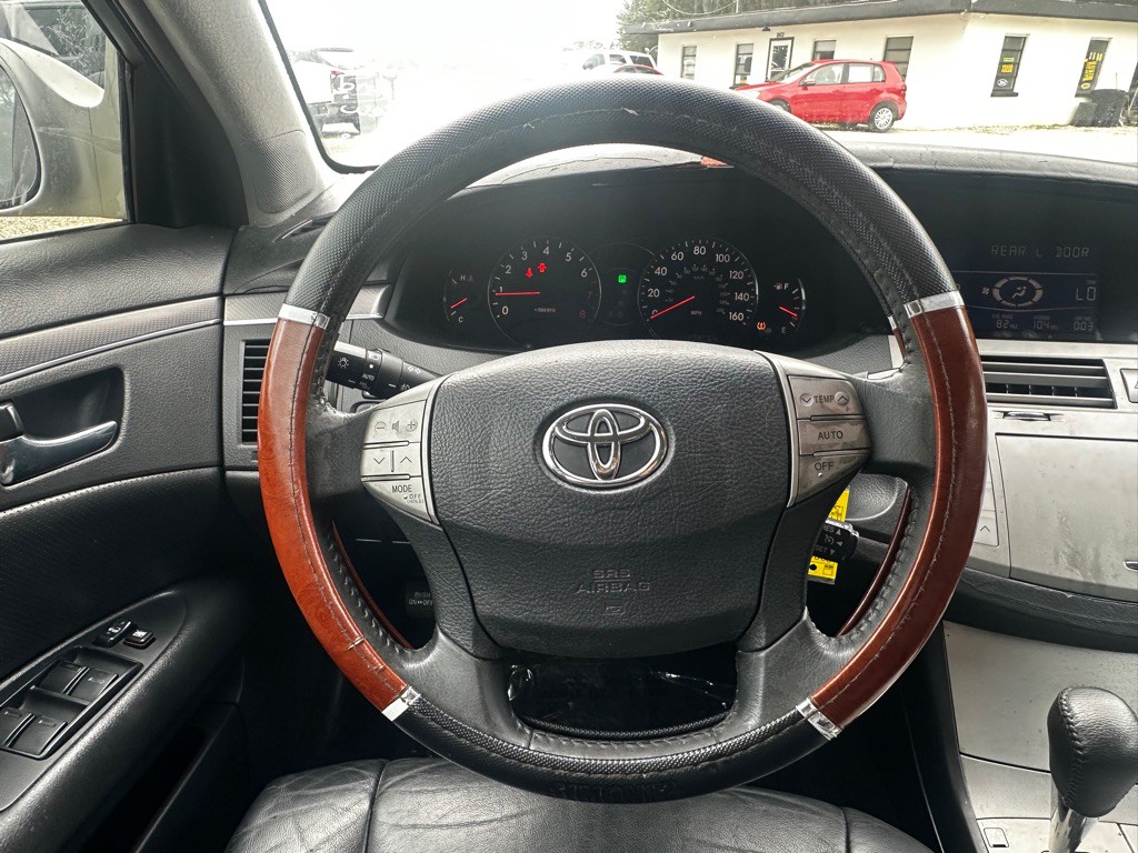 2008 Toyota Avalon Image 18