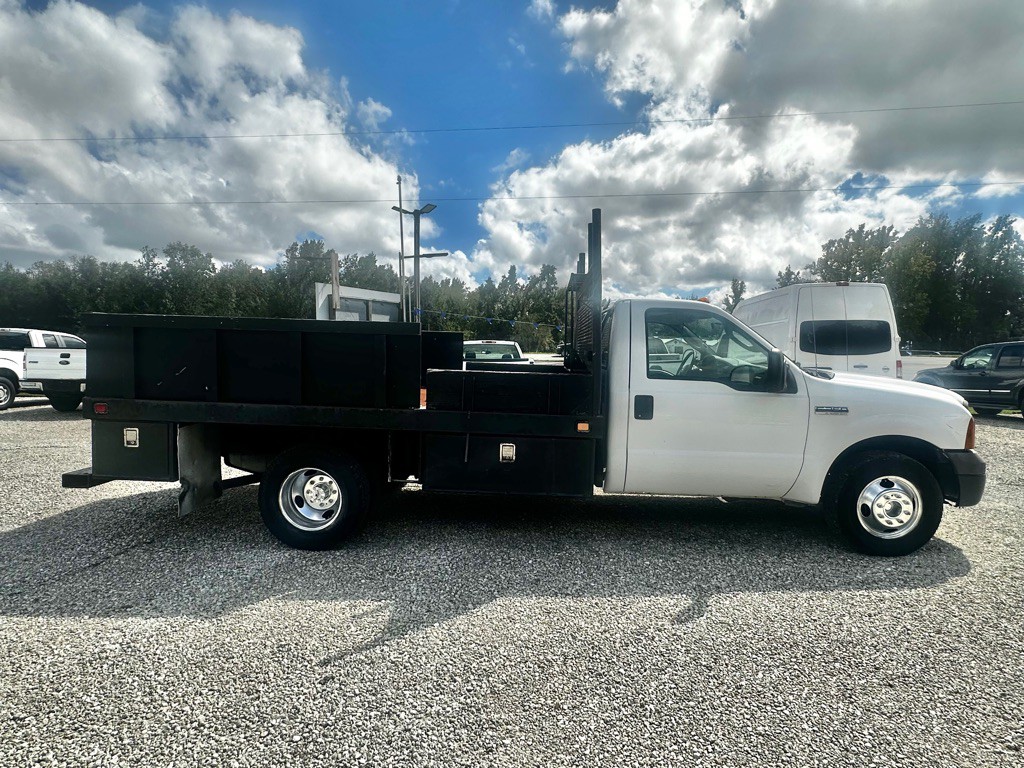 2005 Ford F-350 Image 8