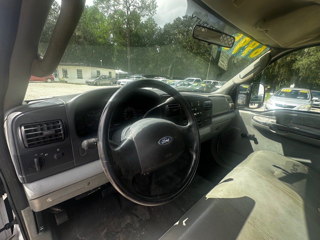 2005 Ford F-350 Image 25