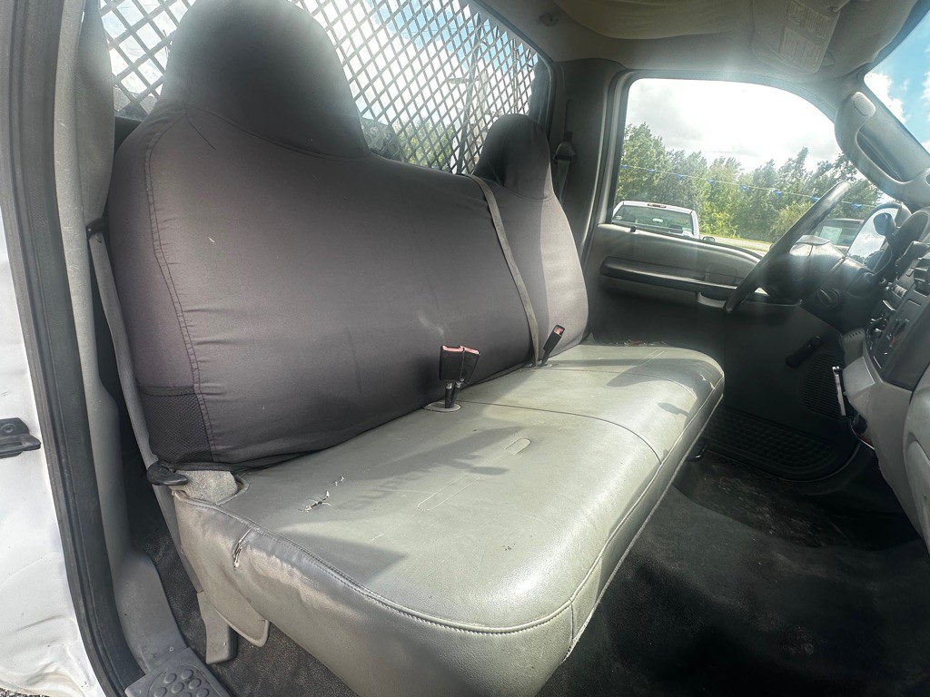 2005 Ford F-350 Image 30