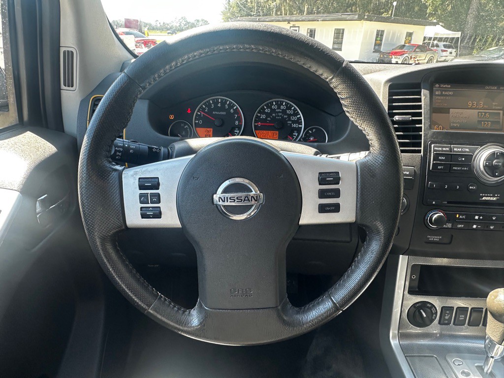 2011 Nissan Pathfinder Image 24