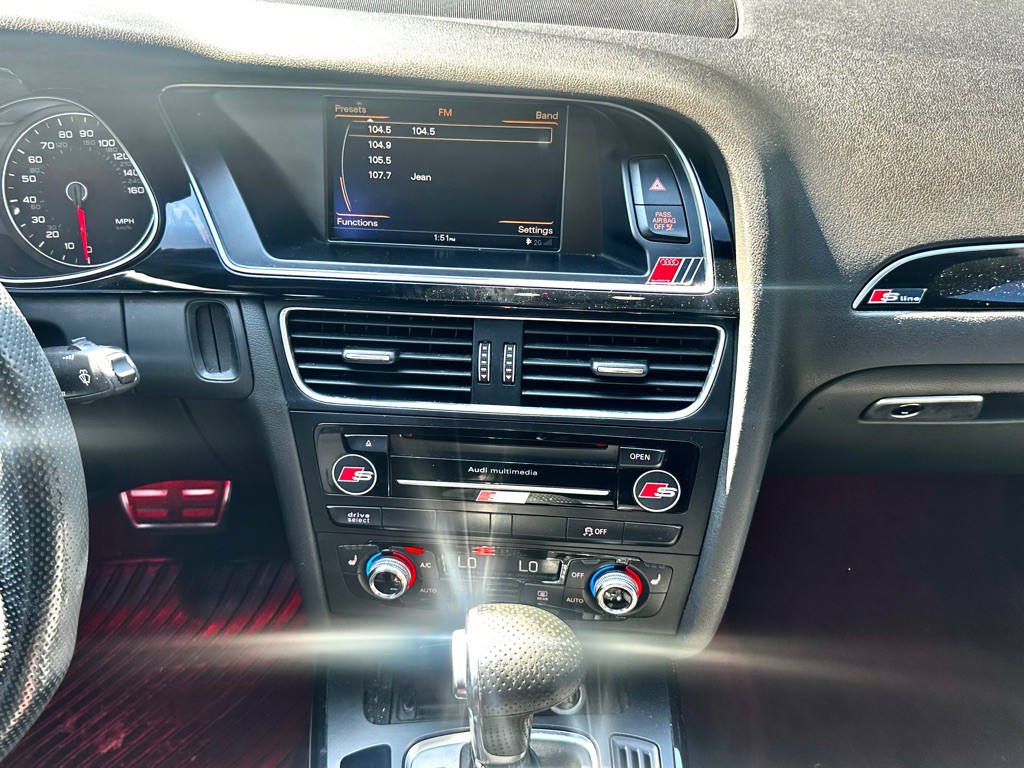 2015 Audi A4 Image 25