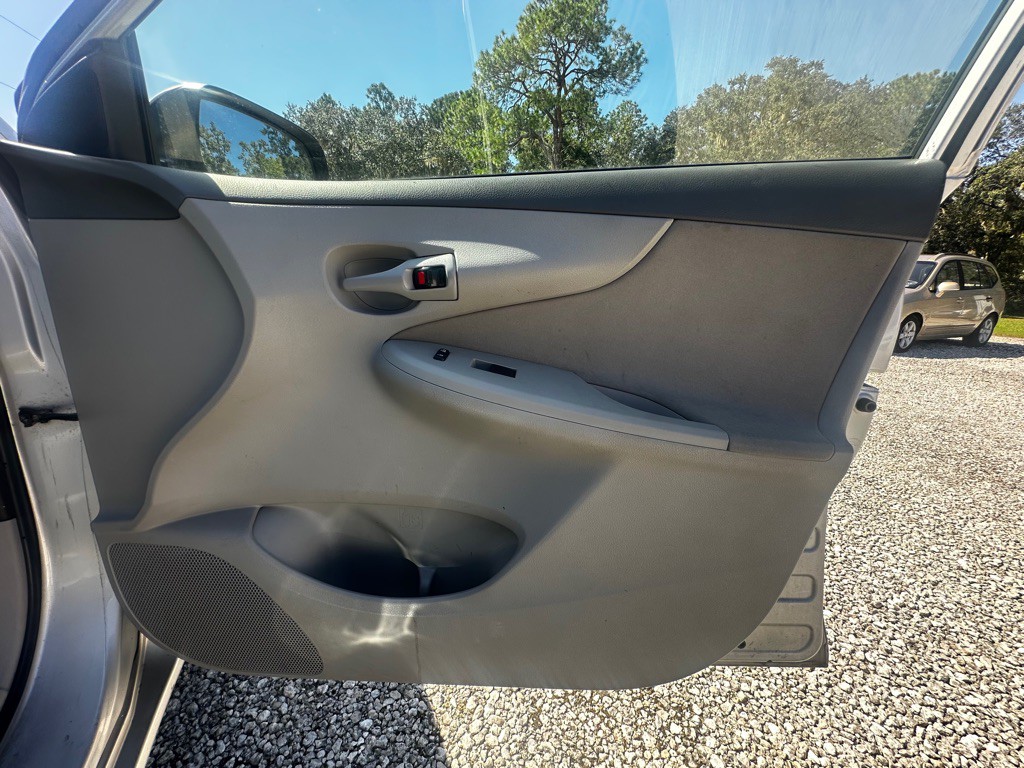 2009 Toyota Corolla Image 32