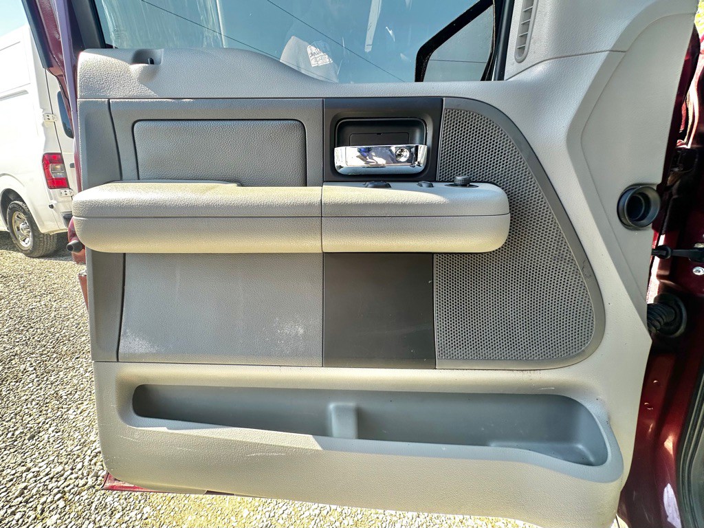 2004 Ford F-150 Image 25