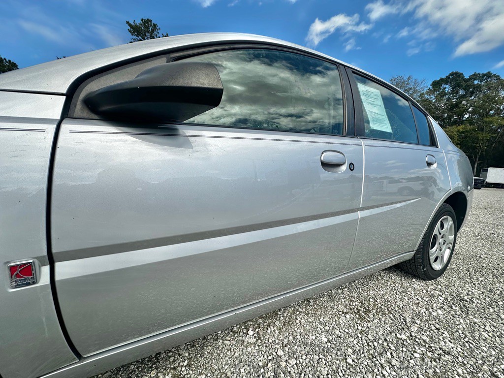 2004 Saturn ION Image 9