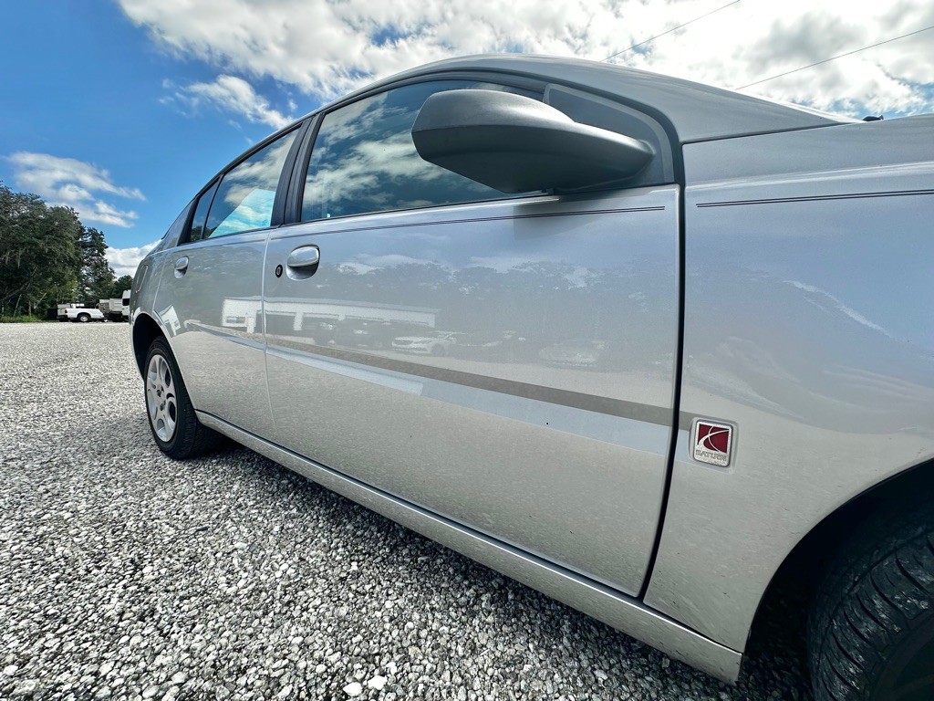 2004 Saturn ION Image 10
