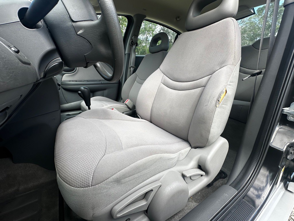 2004 Saturn ION Image 16