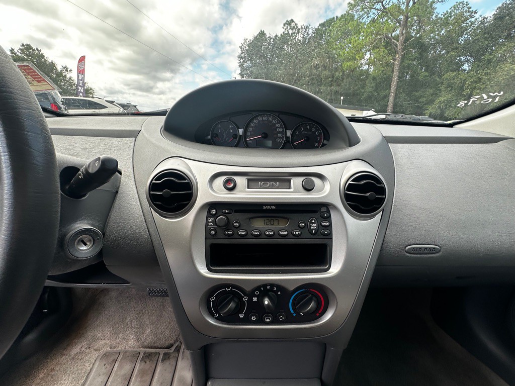 2004 Saturn ION Image 21