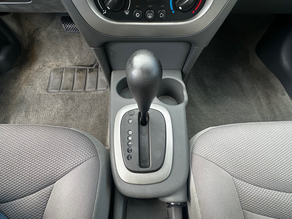 2004 Saturn ION Image 23