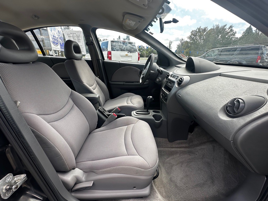 2004 Saturn ION Image 24