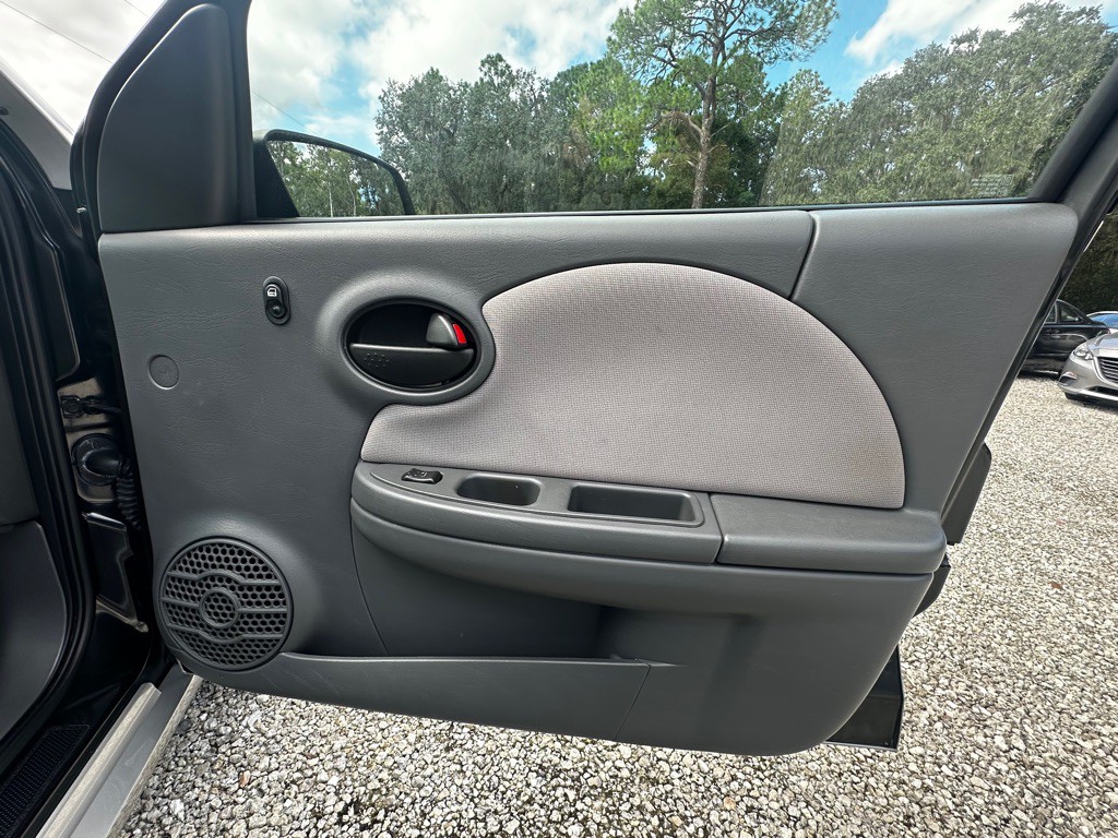 2004 Saturn ION Image 25