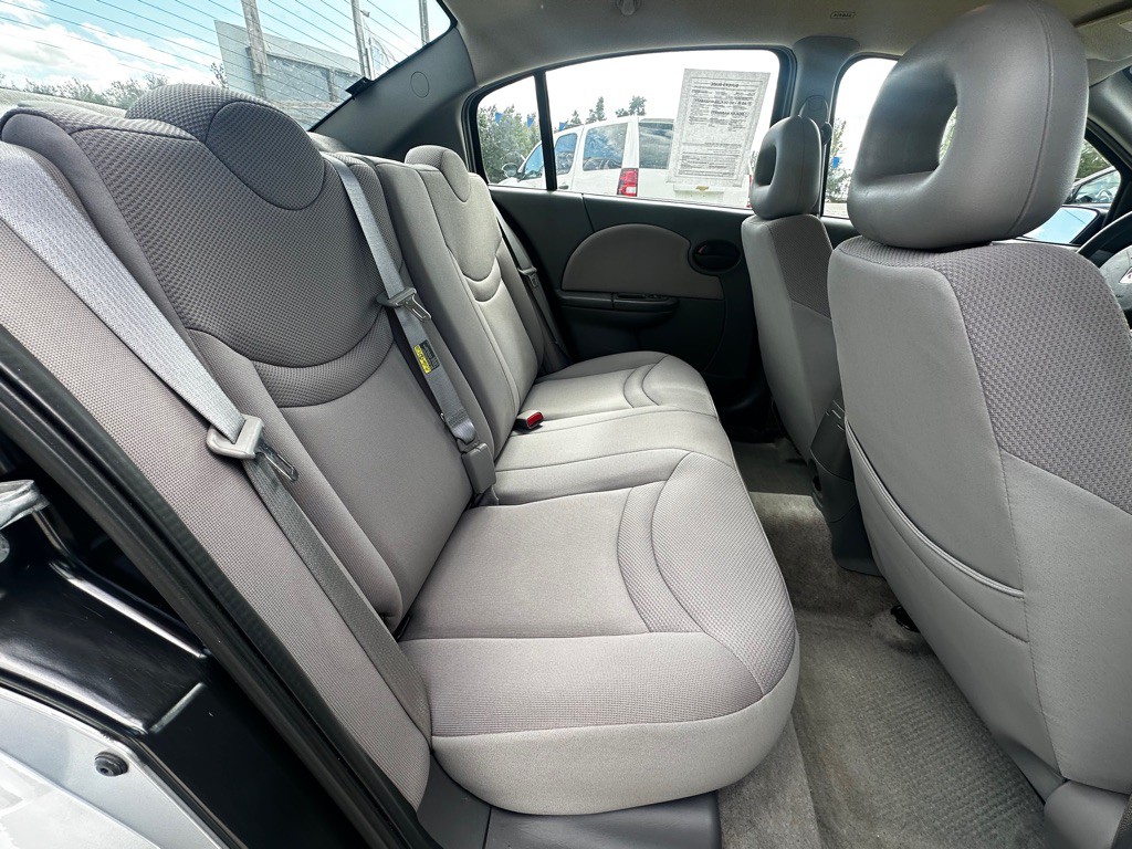 2004 Saturn ION Image 26