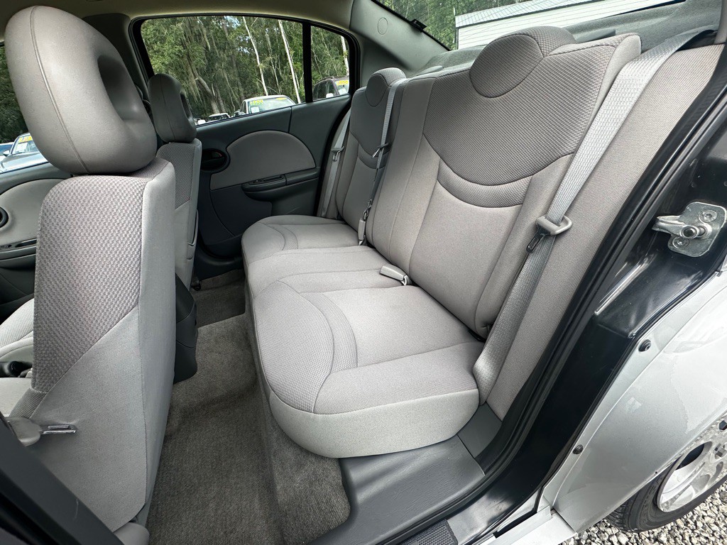 2004 Saturn ION Image 28