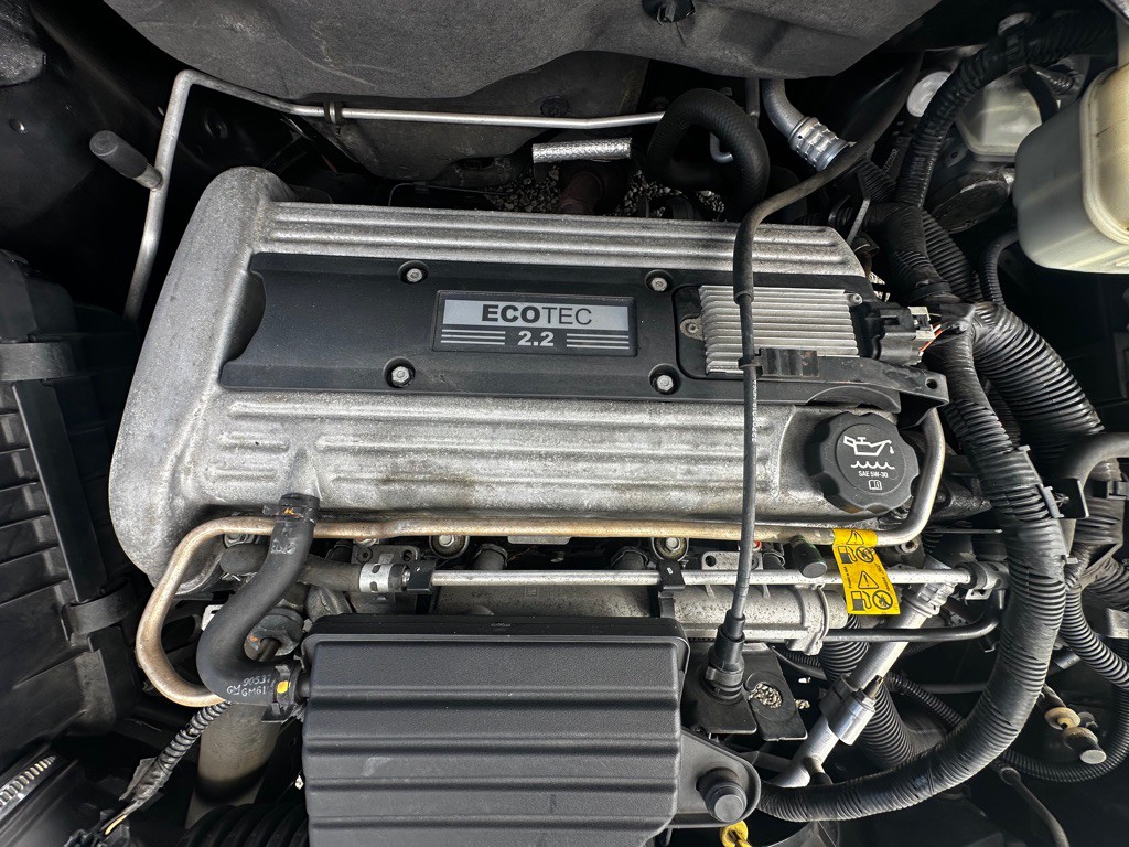 2004 Saturn ION Image 32