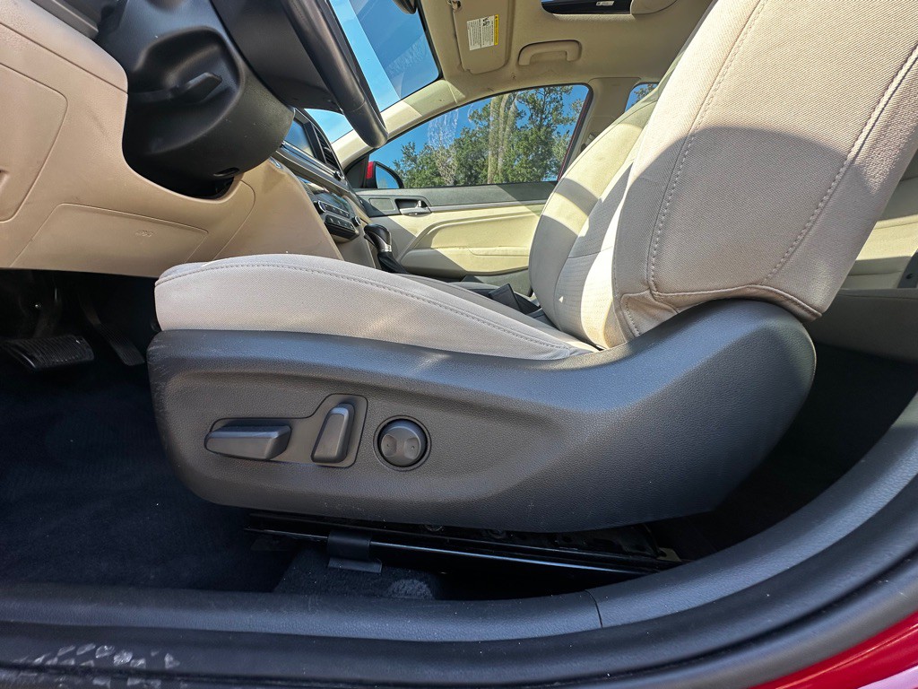 2017 Hyundai Elantra Image 14