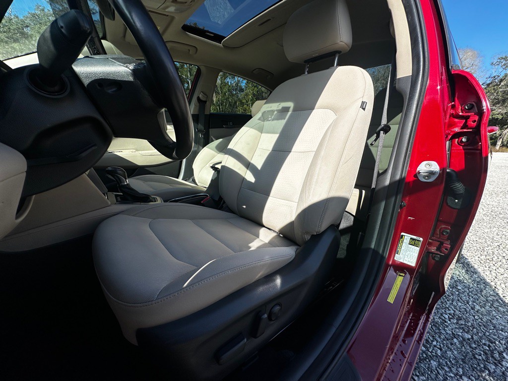 2017 Hyundai Elantra Image 15