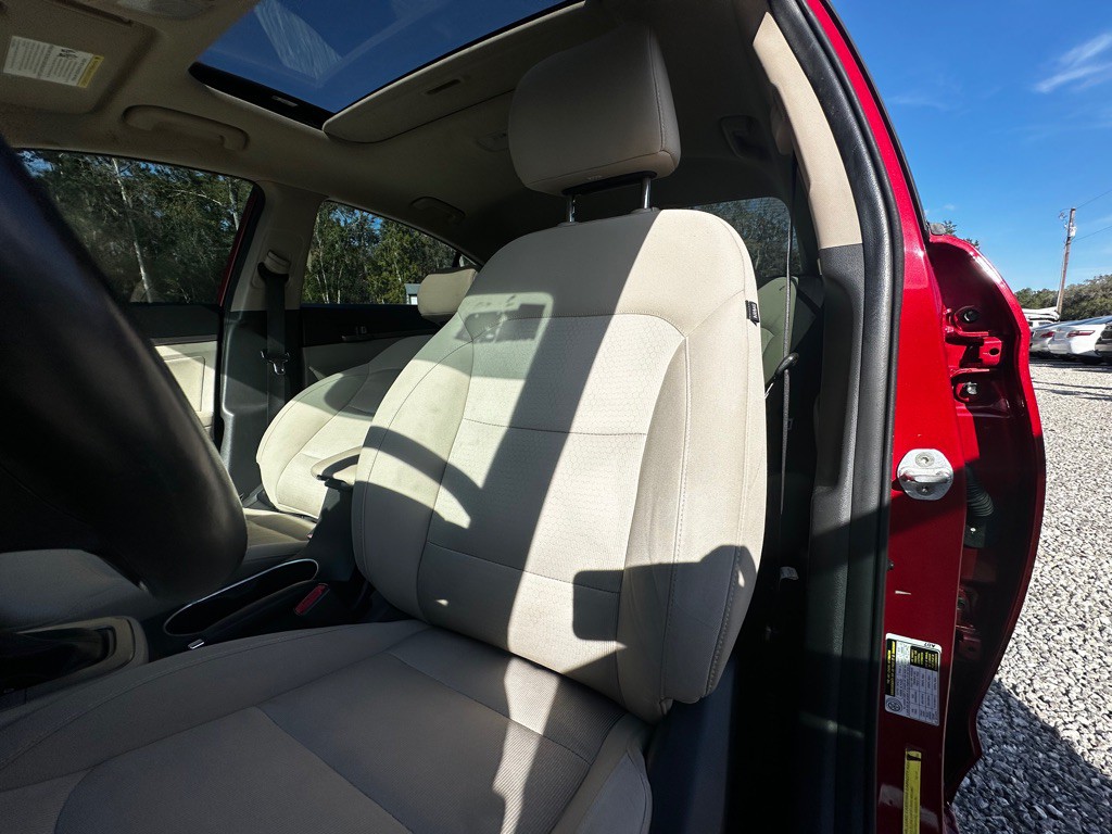 2017 Hyundai Elantra Image 16