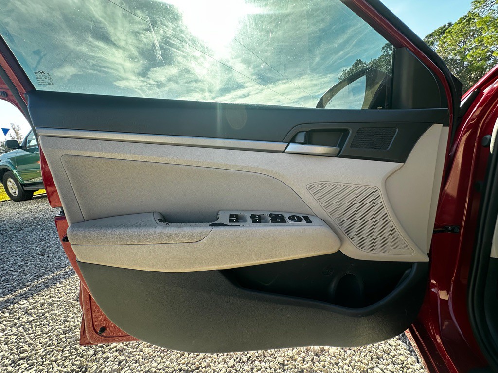 2017 Hyundai Elantra Image 17