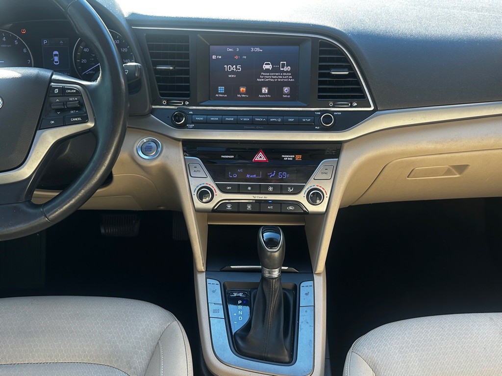 2017 Hyundai Elantra Image 23